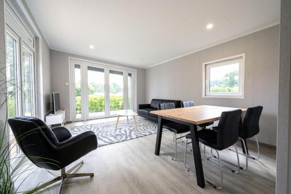 Recreatiepark Maas En Bos Hotell Wellerlooi Exteriör bild