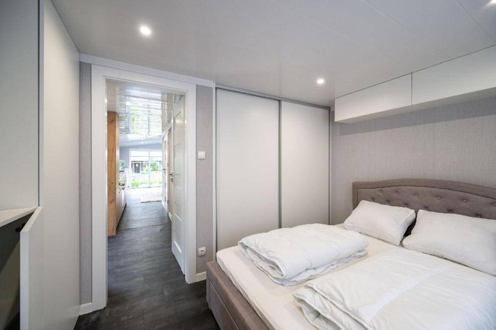 Recreatiepark Maas En Bos Hotell Wellerlooi Exteriör bild